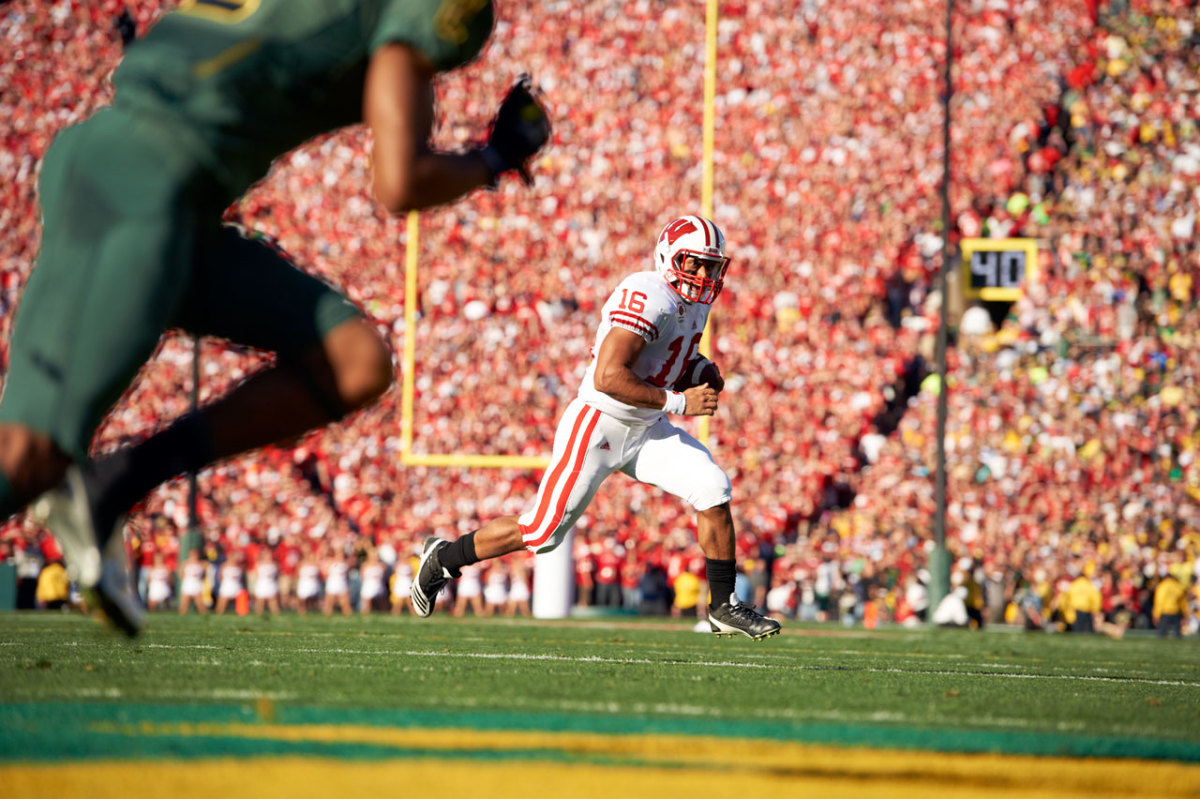 2012-0102-Rose-Bowl-Russell-Wilson-op17-44878.jpg